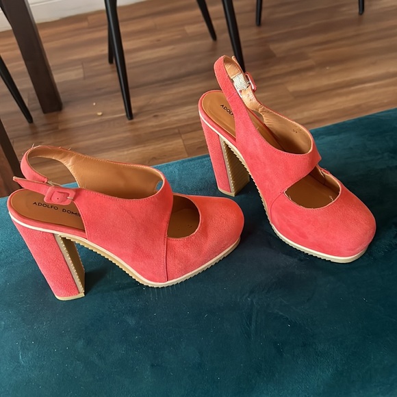 Coral suede sling back heels. Block heel, platform. Spanish designer. - Picture 2 of 4